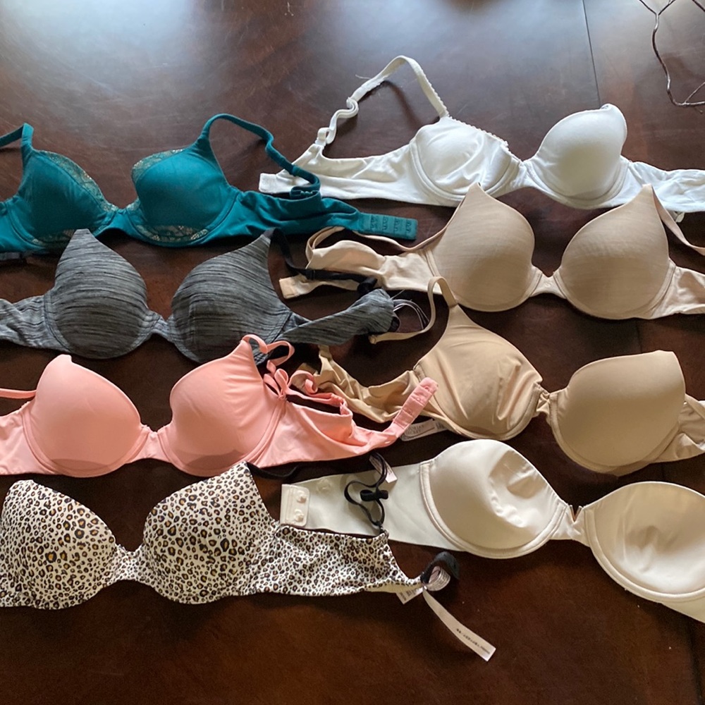 8 Victoria’s Secret bras